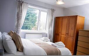 Modern Spacious 4-bedroom Residence in Crumpsall