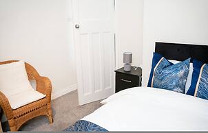 Modern Spacious 4-bedroom Residence in Crumpsall