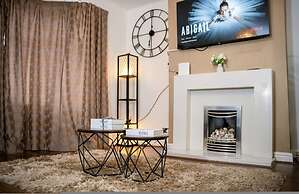 Modern Spacious 4-bedroom Residence in Crumpsall