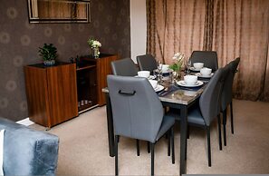 Modern Spacious 4-bedroom Residence in Crumpsall