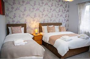 Modern Spacious 4-bedroom Residence in Crumpsall