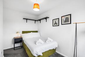 Central Horsham 5BR Home Parking Pets Allowed