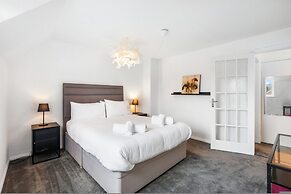 Central Horsham 5BR Home Parking Pets Allowed