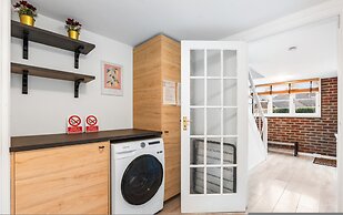 Central Horsham 5BR Home Parking Pets Allowed