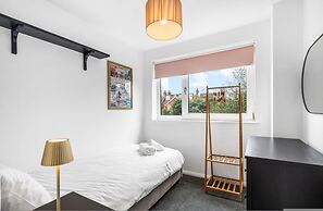 Central Horsham 5BR Home Parking Pets Allowed