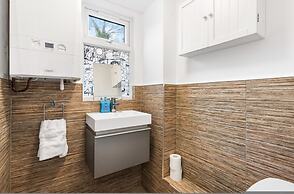 Central Horsham 5BR Home Parking Pets Allowed