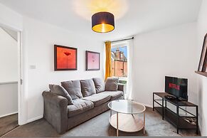 Central Horsham 5BR Home Parking Pets Allowed