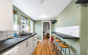 Spacious 5BR Home With Parking in Central Horsham