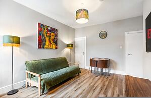 Spacious 5BR Home With Parking in Central Horsham