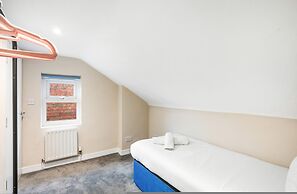 Spacious 5BR Home With Parking in Central Horsham