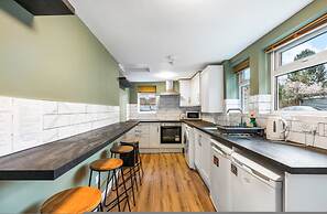 Spacious 5BR Home With Parking in Central Horsham