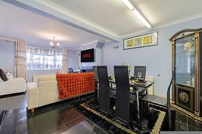 Spacious 2-br House Parking Garden Sleeps 4