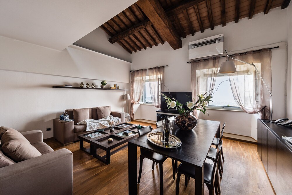 Botticelli Executive Apartament Villa Guinigi