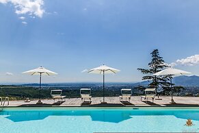 Caravaggio Deluxe Apartment Villa Guinigi