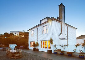 Luxury Coastal Cottage With Harbour Views