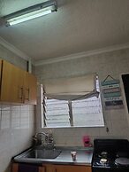1 Bed Flat - Sleeps 2 - Parking - Wifi