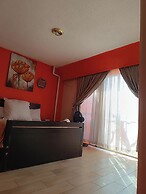 1 Bed Flat - Sleeps 2 - Parking - Wifi
