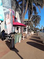 1 Bed Flat - Sleeps 2 - Parking - Wifi