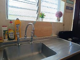 1 Bed Flat - Sleeps 2 - Parking - Wifi