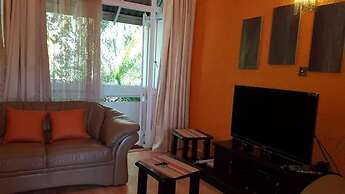 1 Bed Flat - Sleeps 2 - Parking - Wifi
