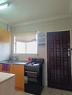 1 Bed Flat - Sleeps 2 - Parking - Wifi