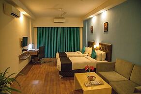 Saramax Inn