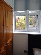 Room-single Room in CV6 4DF Near CBS Are