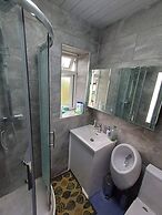 Room-single Room in CV6 4DF Near CBS Are