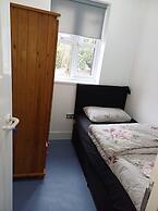 Room-single Room in CV6 4DF Near CBS Are
