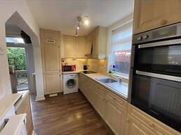 Room-single Room in CV6 4DF Near CBS Are