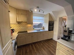 Room-single Room in CV6 4DF Near CBS Are