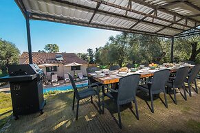 Villa Taxiarchis by Corfuescapes