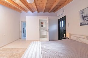 Villa Taxiarchis by Corfuescapes