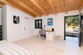 Villa Taxiarchis by Corfuescapes