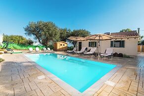 Villa Taxiarchis by Corfuescapes