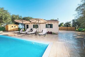 Villa Taxiarchis by Corfuescapes