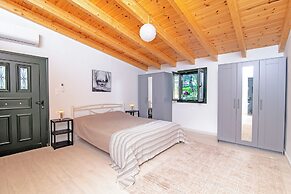 Villa Taxiarchis by Corfuescapes
