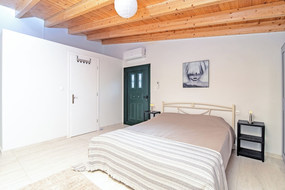 Villa Taxiarchis by Corfuescapes