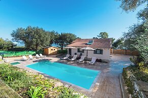 Villa Taxiarchis by Corfuescapes