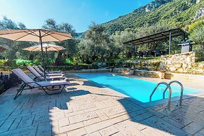 Villa Taxiarchis by Corfuescapes