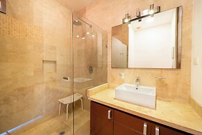 2 Br condo with Rooftop Pool - Doca 303