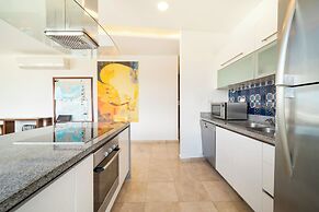 2 Br condo with Rooftop Pool - Doca 303
