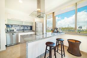 2 Br condo with Rooftop Pool - Doca 303