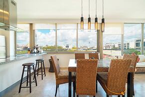 2 Br condo with Rooftop Pool - Doca 303