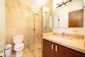 2 Br condo with Rooftop Pool - Doca 303