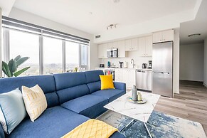 High Rise 1BR Condo w Balcony & Beautiful Views