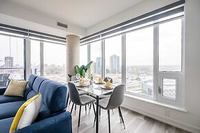 High Rise 1BR Condo w Balcony & Beautiful Views