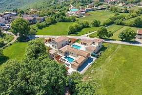 Villa Stonica With Pool