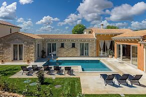 Villa Stonica With Pool