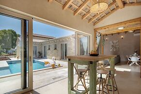Villa Stonica With Pool
